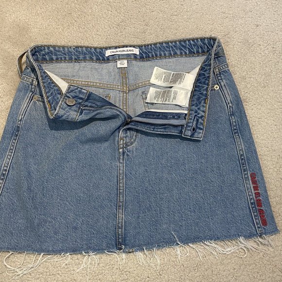 Denim Skirt CALVIN KLEIN JEANS Women's W27 4 Small Frayed Hem Light Wash Logo - Picture 4 of 12